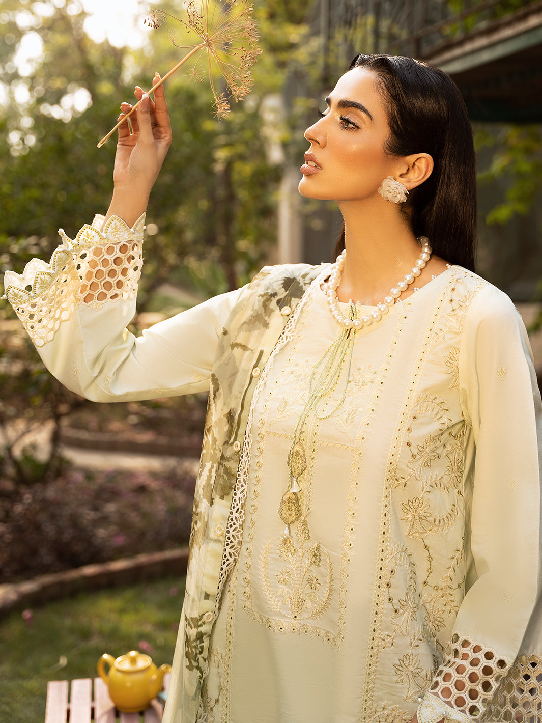 Izel | Dastak Luxury Lawn | SIRAA